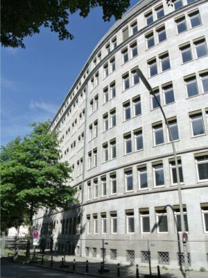 Frontansicht des Alsterufer Gebäudes Frontansicht des Alsterufer Gebäudes