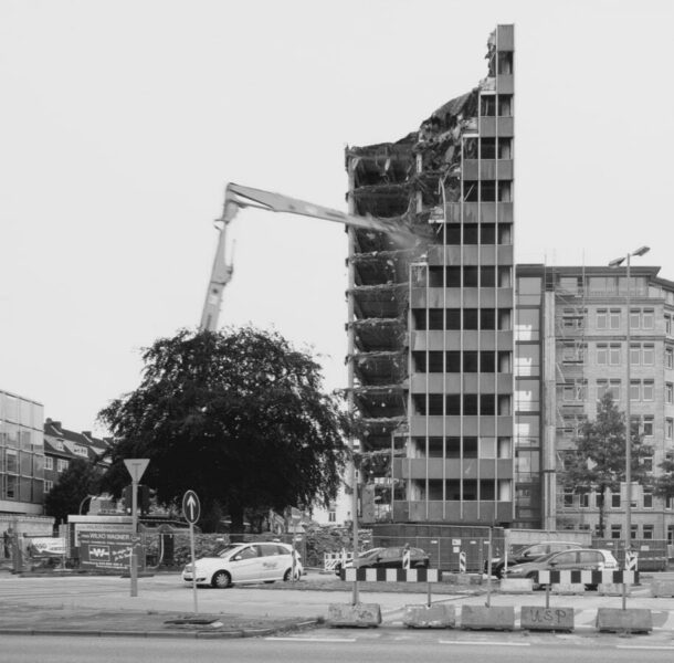 Abriss des Hochhausgebäudes aus 1962